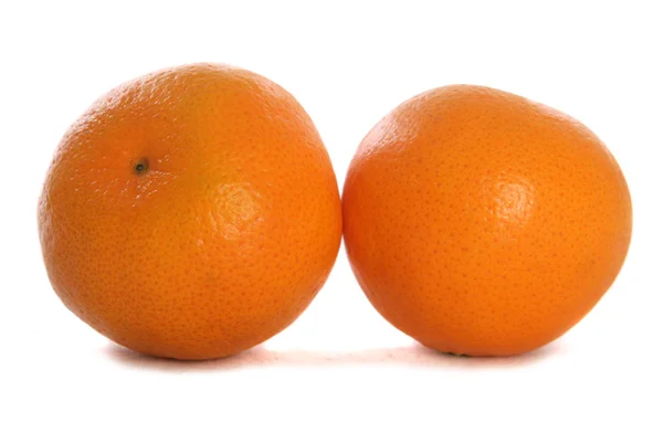 Двох мандарини вирізом — стокове фото