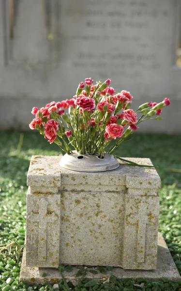 stock image Gravestone with flowers