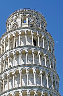 leaning Tower of pisa ve mavi gökyüzü