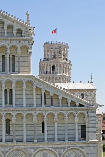 Famosa torre di pisa pendente, σύμβολο υποτροφία κείμενο — Φωτογραφία Αρχείου