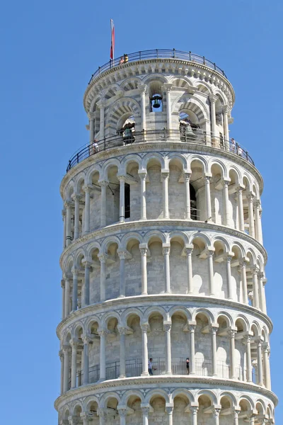 Белая наклонная башня Пизы — стоковое фото