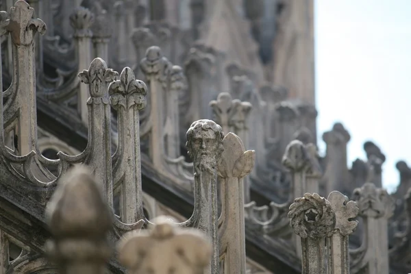 Particularmente dos pináculos no telhado da Catedral de Milão — Fotografia de Stock