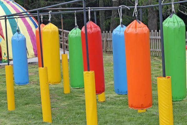 Boksen spel met sommige kleurrijke tassen — Stockfoto