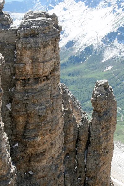 Paysage avec falaises et rochers depuis le sommet de la montagne Pordoi — Photo