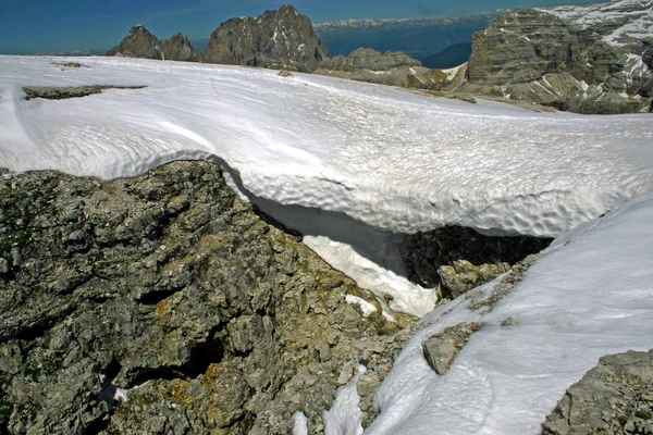 Is och snö på sass pordoi i val di fassa — Stockfoto