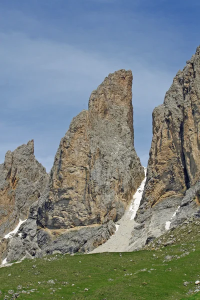 Dente del gigante, sasso lungo, maestosa montagna sovrasta fa di la val — Foto Stock