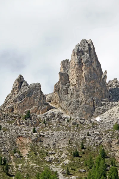Val di fassa, İtalya için dolomites dağlarının görünümü — Stok fotoğraf
