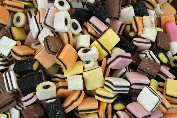 Farbige Gummibonbons gutes Essen für alle Kinder zum Verkauf auf dem Markt — Stockfoto