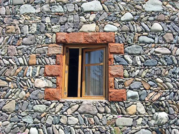 Вікно в настінному камені — стокове фото