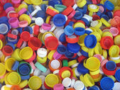 barevné plastové krytky připravena k recyklaci