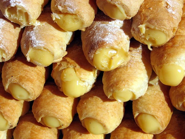 stock image Delicious Italian pastries stuffed with sweet yellow cream