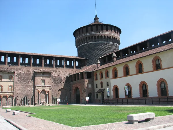 Wieża zamku castello sforzesco w Mediolan, Włochy — Zdjęcie stockowe