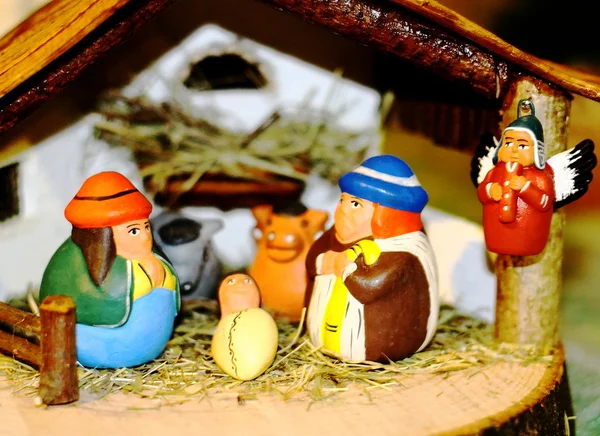 Sainte Famille pendant la naissance de Jésus dans la crèche 3 — Photo