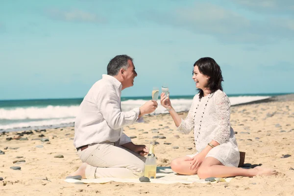 Champagne on the beach — Stock Photo, Image