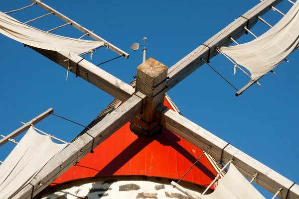 Starý větrný mlýn — Stock fotografie