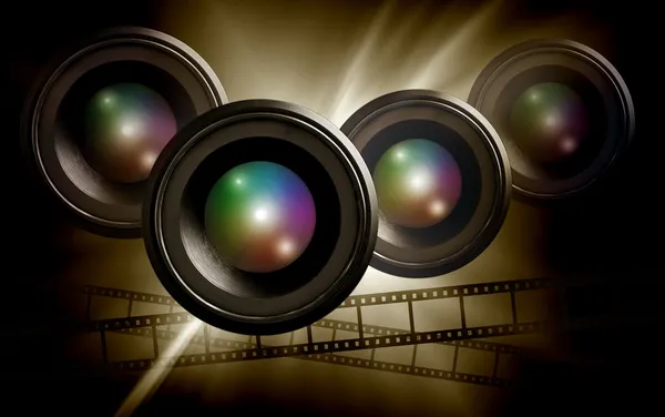 Obiettivo & striscia di film su sfondo scuro astratto — Foto Stock