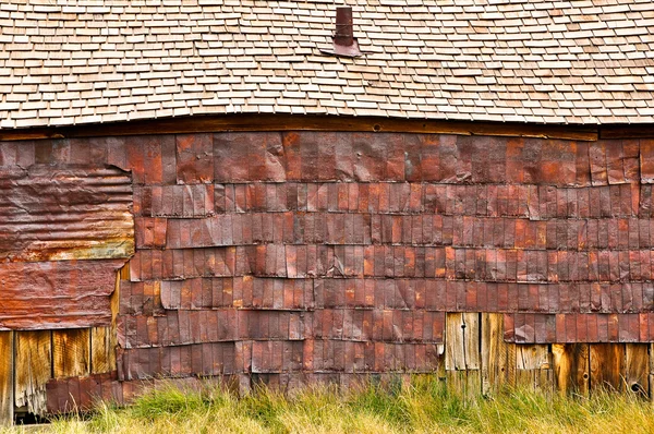 Vecchio fienile nel villaggio di Bodie — Foto Stock