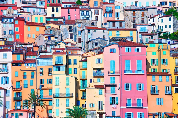 Casas coloridas na aldeia Provence Menton - saturado — Fotografia de Stock