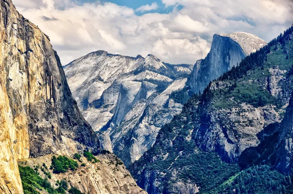 Йосемитский пейзаж с полукуполом — стоковое фото