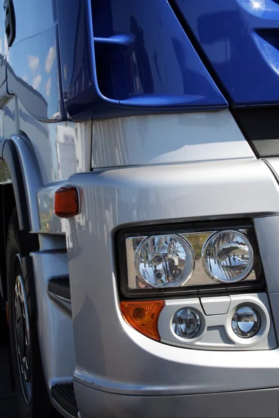 Синий грузовик — стоковое фото