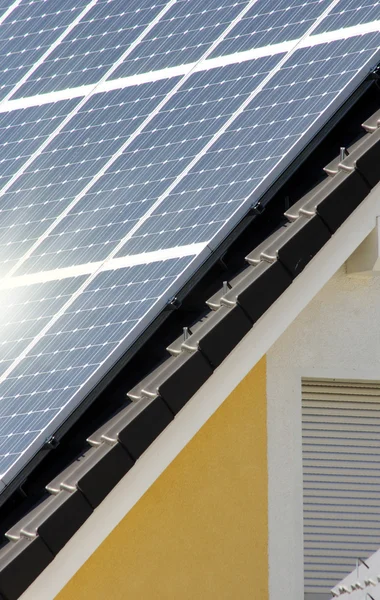 Housetop com solar — Fotografia de Stock