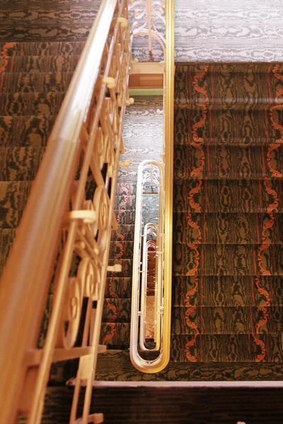 旧楼梯 — 图库照片