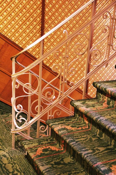 旧楼梯 — 图库照片