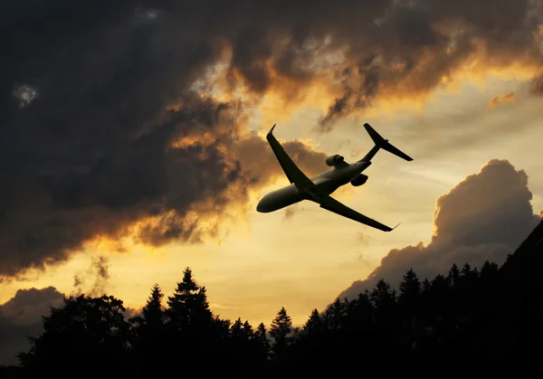 Wolken mit Flugzeug — Stockfoto