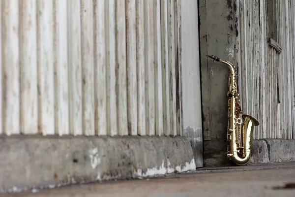 Altes grunziges Saxophon — Stockfoto