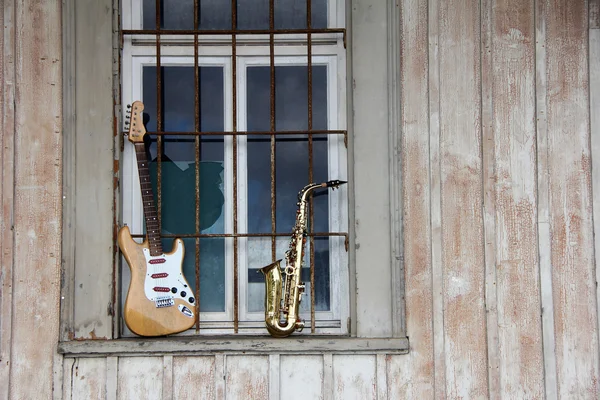 Stary saksofon nieczysty — Zdjęcie stockowe