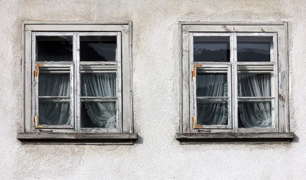 Dvě okna — Stock fotografie