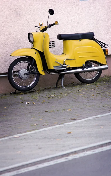 Yellow scooter — Stock Photo, Image