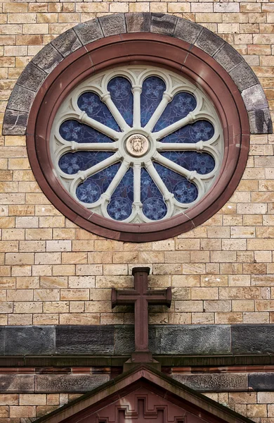 圆的教堂的窗户 — 图库照片