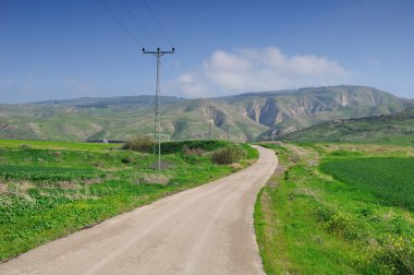 yol alan aracılığıyla.