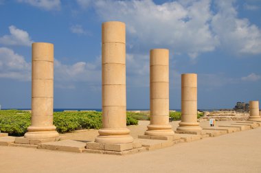 caesarea sütunlar.