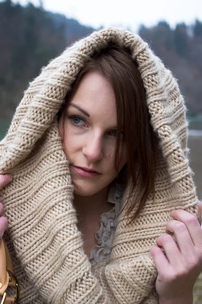 Woman In The Cold With A Scarfe — Stock Photo, Image