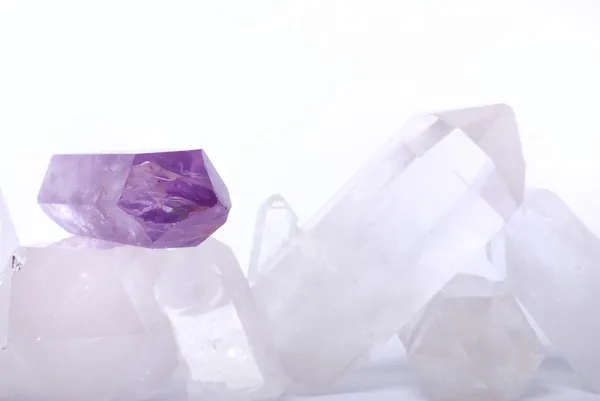 紫水晶石英上通电 — 图库照片