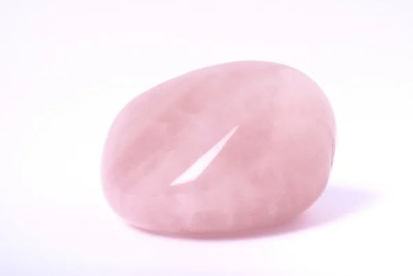 Рожевий кварц на білому — стокове фото