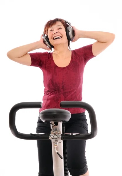 Senior spinning mujer escuchar música — Foto de Stock