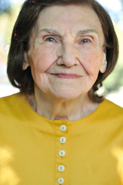 Retrato de mujer mayor —  Fotos de Stock