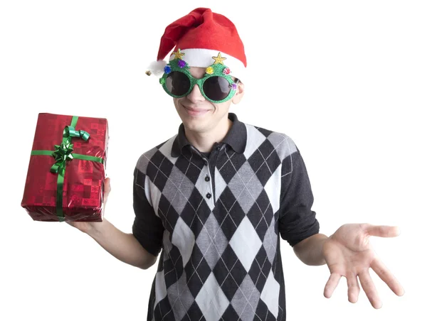 크리스마스 파티 안경 및 모자 보유 빨간 선물 상자에서 행복 한 사람 — 스톡 사진