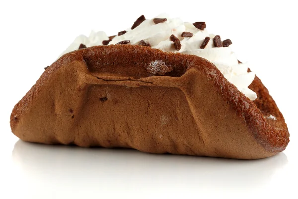 Pastel con crema batida y chispas de chocolate . — Foto de Stock