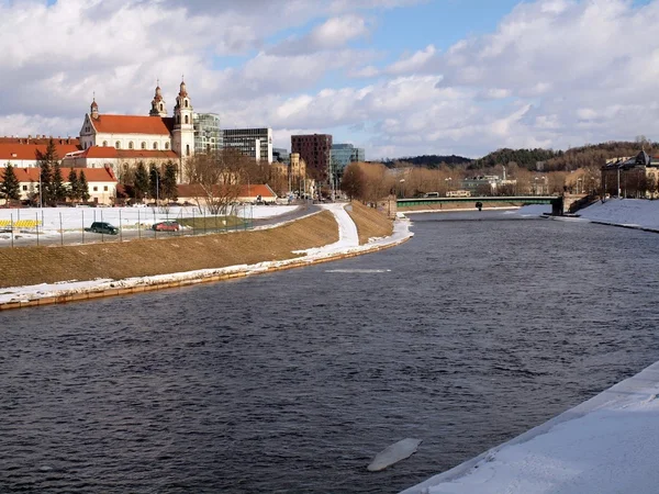 Ποταμού neris στο Βίλνιους κέντρο — Φωτογραφία Αρχείου