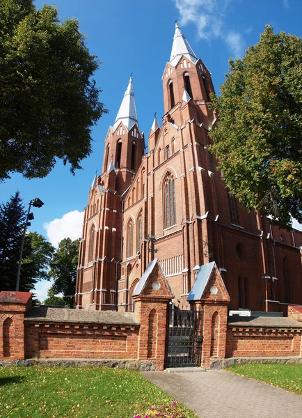Красная церковь города Аникшяй — стоковое фото