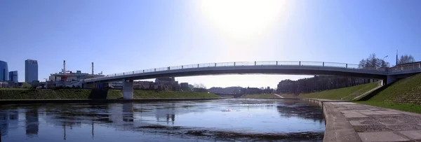 Pěší most ve městě vilnius — Stock fotografie