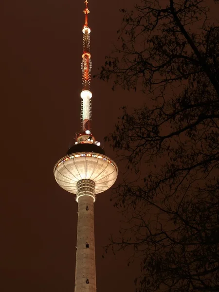 Torre à noite — Fotografia de Stock