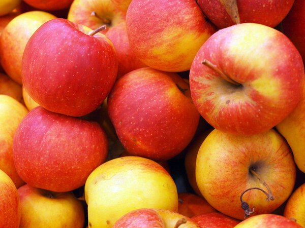 Red apples