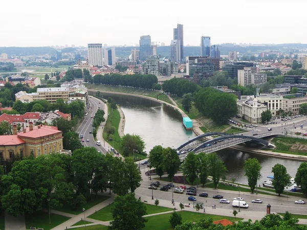 Paysage de Vilnius avec gratte-ciel . — Photo