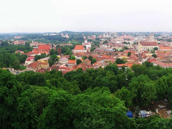 Vista al viejo Vilnius desde el castillo de Gediminas — Foto de Stock
