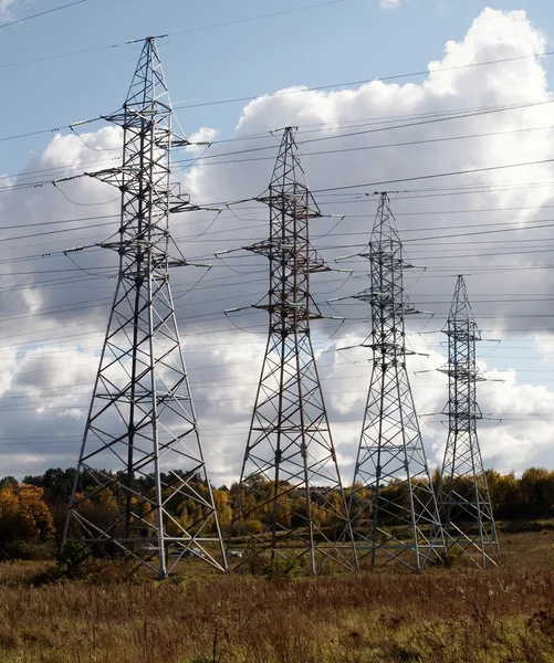 Wieże energii elektrycznej — Zdjęcie stockowe